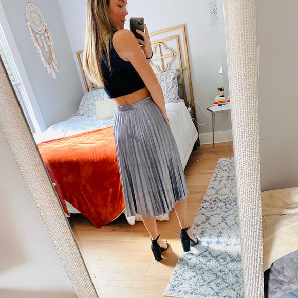 Silver Pleated Midi Skirt, size XS - Picture 3 of 7